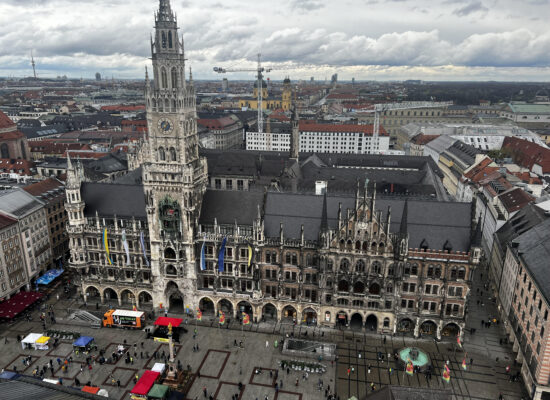 A picture of the Marienplatz in Munich from above.