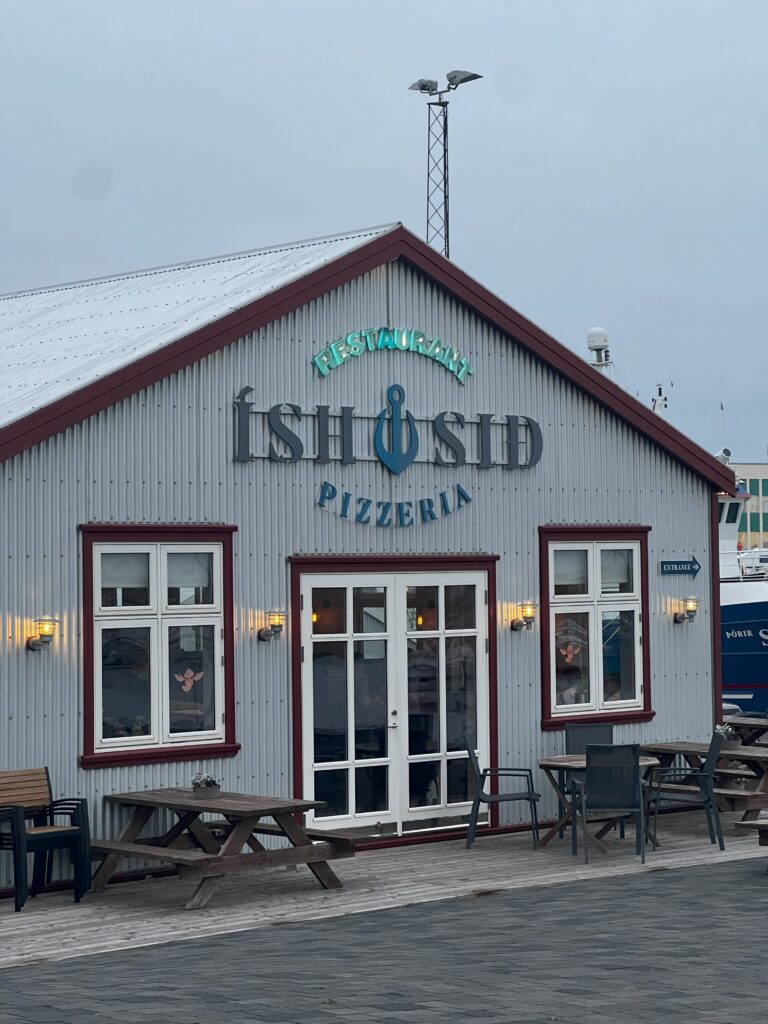 The front side of Íshúsið Pizzeria