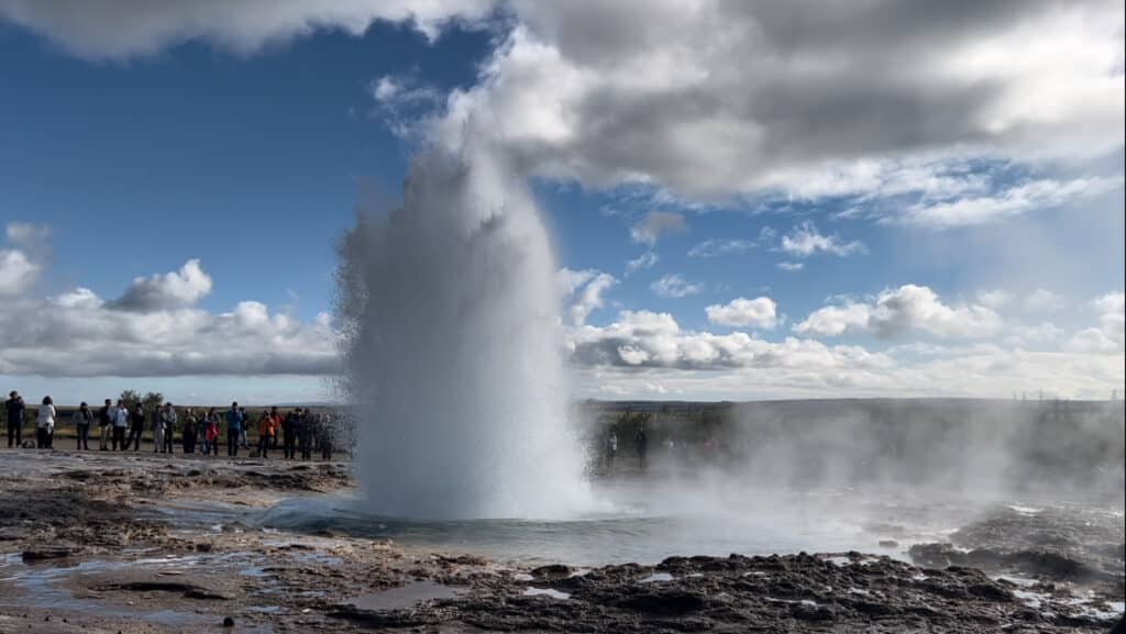 One of Geysir's sibling geysers 'Strokkur' erupting