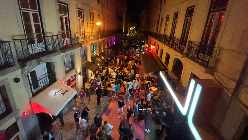 A busy Pink Street during the night when the clubs are open.